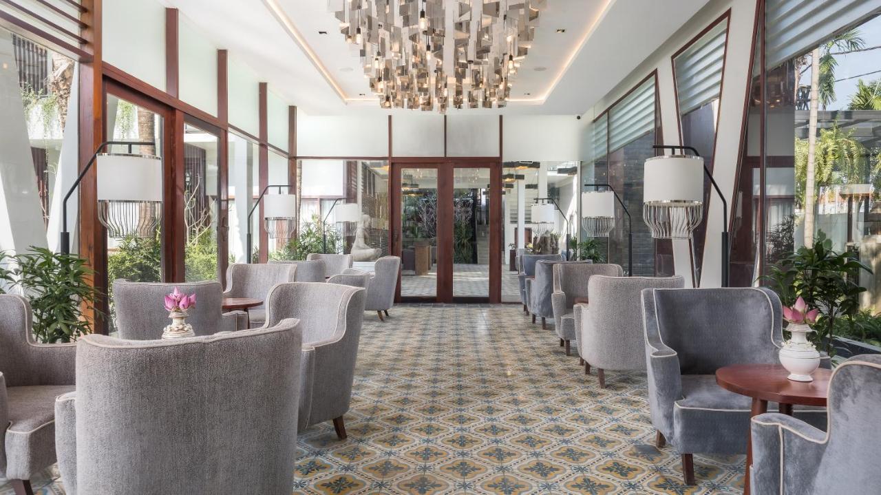 Shintana Saya La Maison Siem Reap Esterno foto The lobby of the hotel