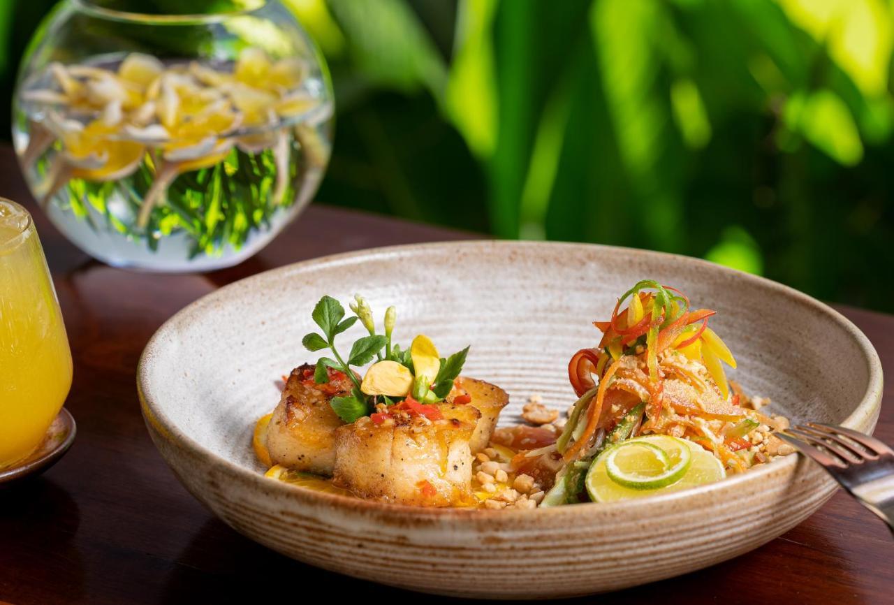 Shintana Saya La Maison Siem Reap Esterno foto A plate of food