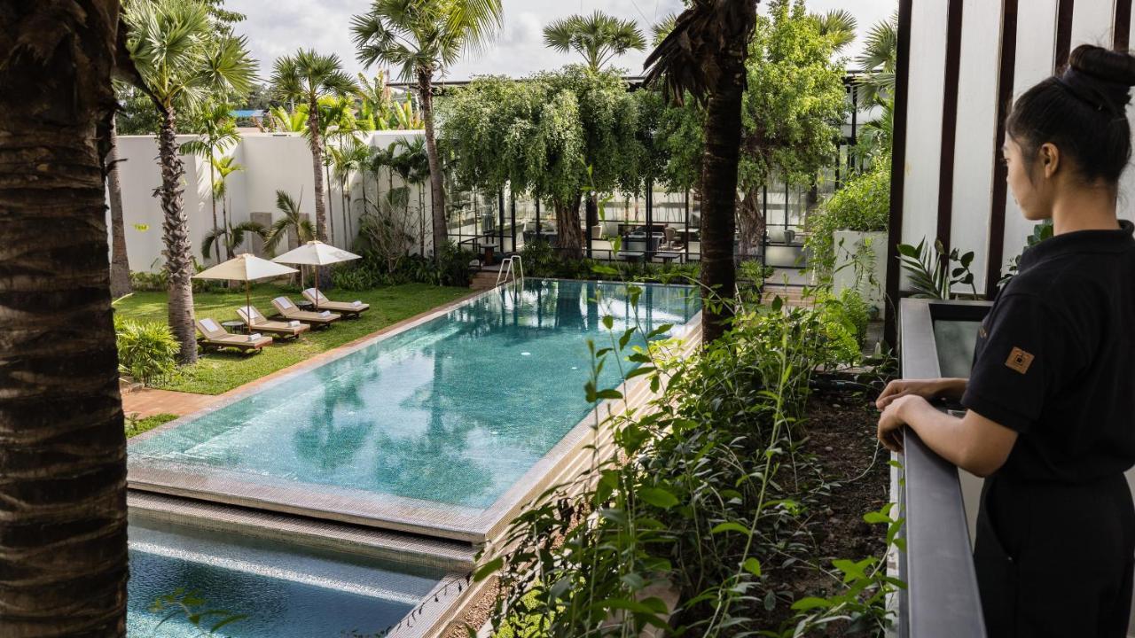 Shintana Saya La Maison Siem Reap Esterno foto The hotel's swimming pool